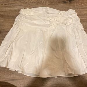 white pleated skirt